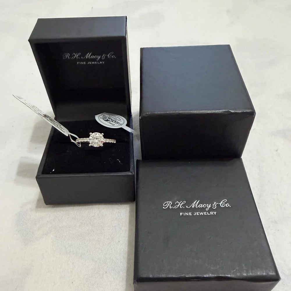 MACY’S 14 KARATS RHODIUM PLATED ROUND CUT RING - Picture 3 of 13